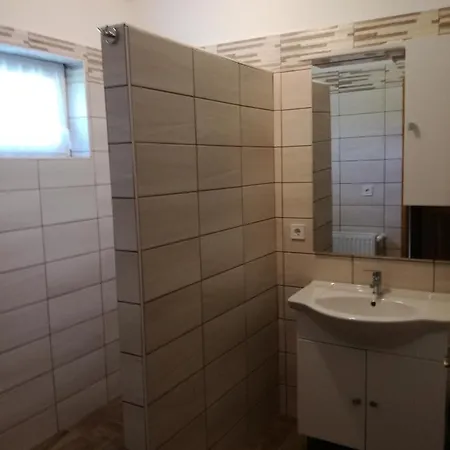 Alsohegyi Apartment *